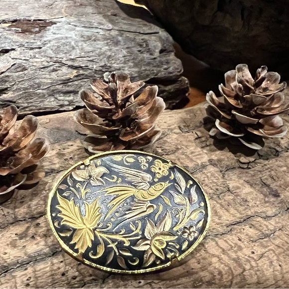 Toledo Spain Damascene Brooch Pin Bird Flora Scene Gold SilverTone Inlay 3cm - Picture 2 of 3